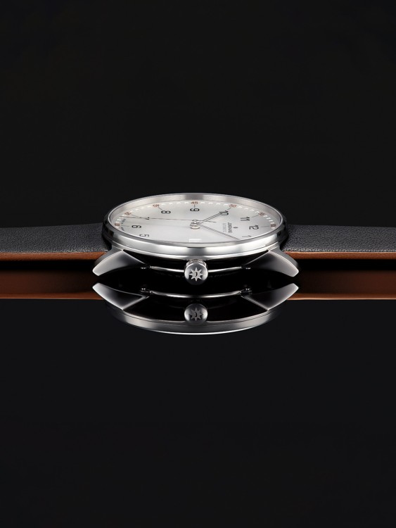 Junghans FORM A Große Rabatte
