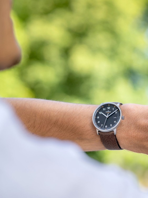 Junghans FORM A Titan Räumungsverkauf