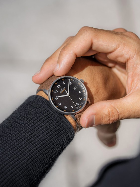 Junghans FORM A Titan Räumungsverkauf