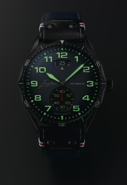 Junghans Pilot Automatic Navy Blue Lagerräumung