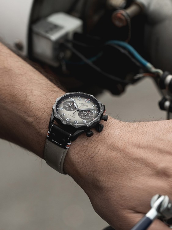 Junghans Pilot Chronoscope Desert Exklusive Angebote