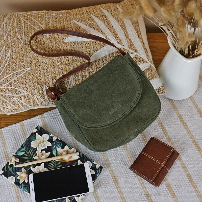 Leconi kleine Umhängetasche Ledertasche Damentasche Schultertasche Veloursleder grün LE3047 Auslauf
