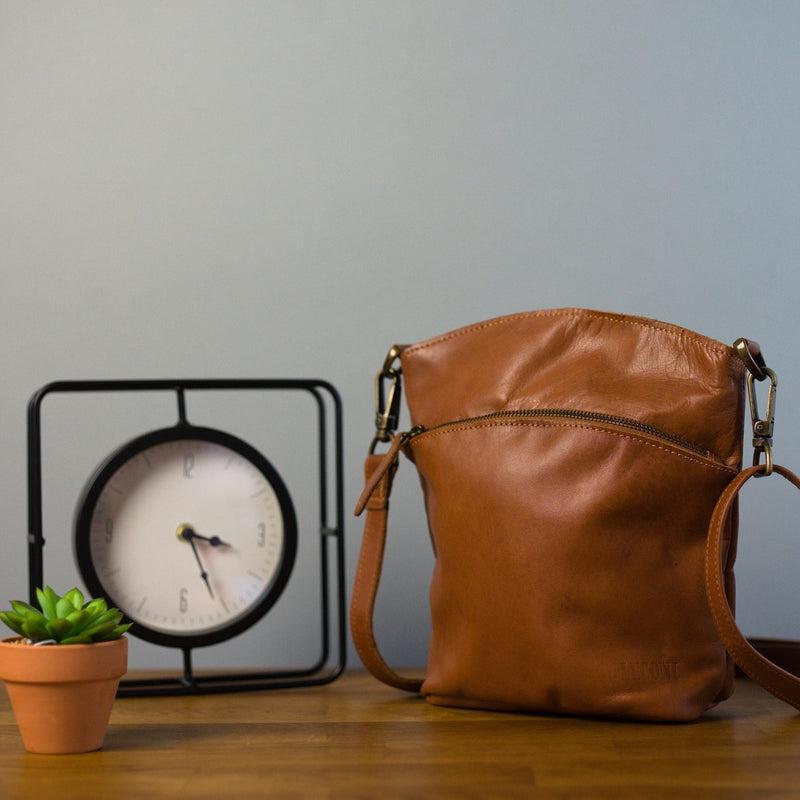 Leconi kleine Umhängetasche Schultertasche Freizeittasche Leder cognac LE3049 Vatertagsangebot
