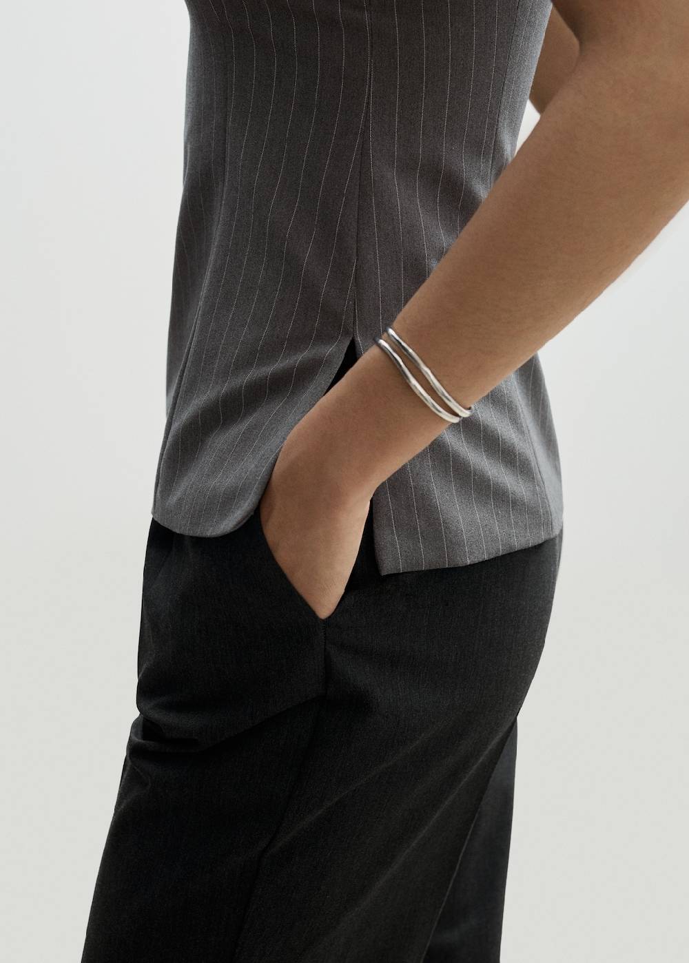 Mango Gerade Bundfaltenhose Muttertagsangebot