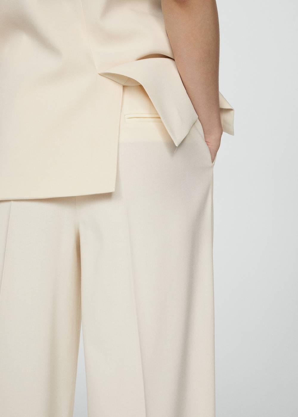 Mango Culotte mit Bundfalten im Angebot