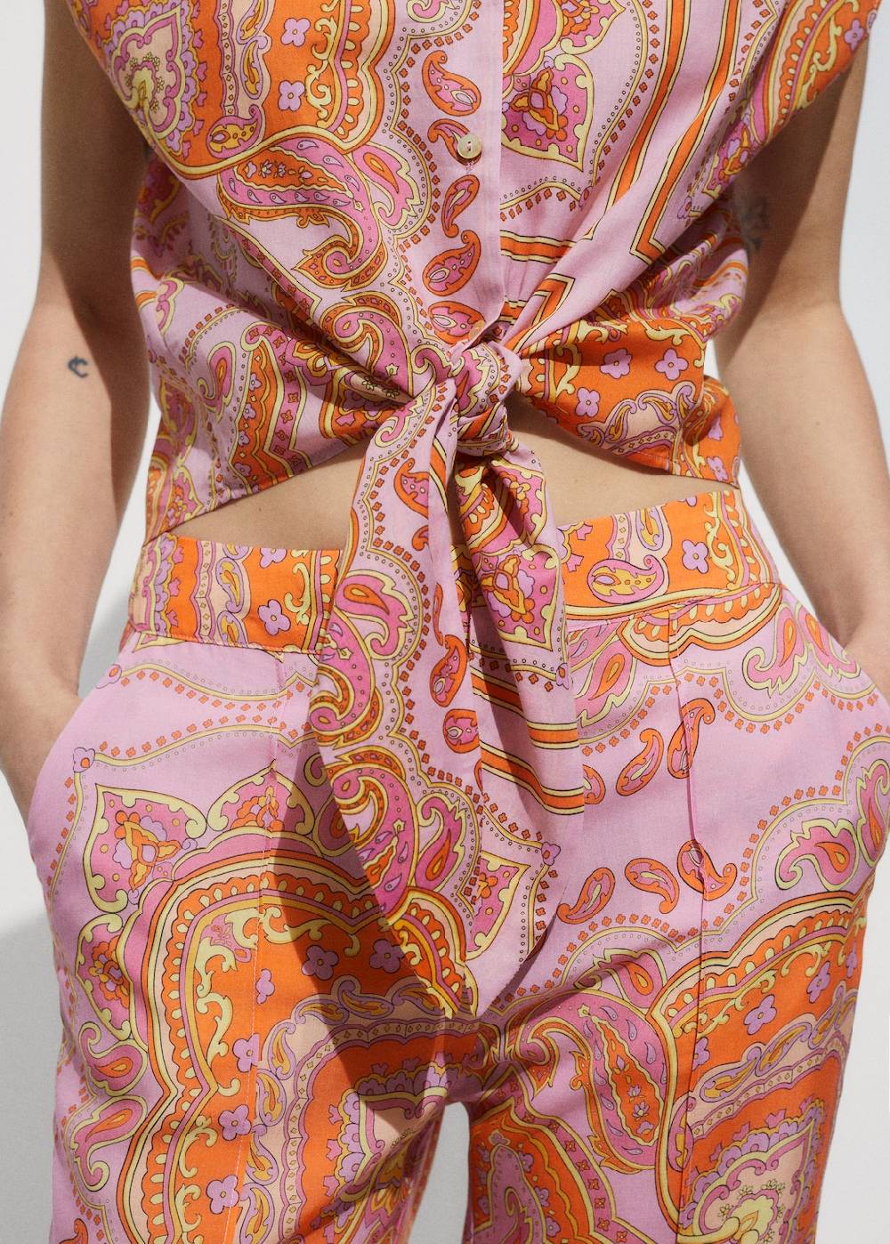 Mango Gemusterte Lyocell-Hose Rabatte dieses Monats