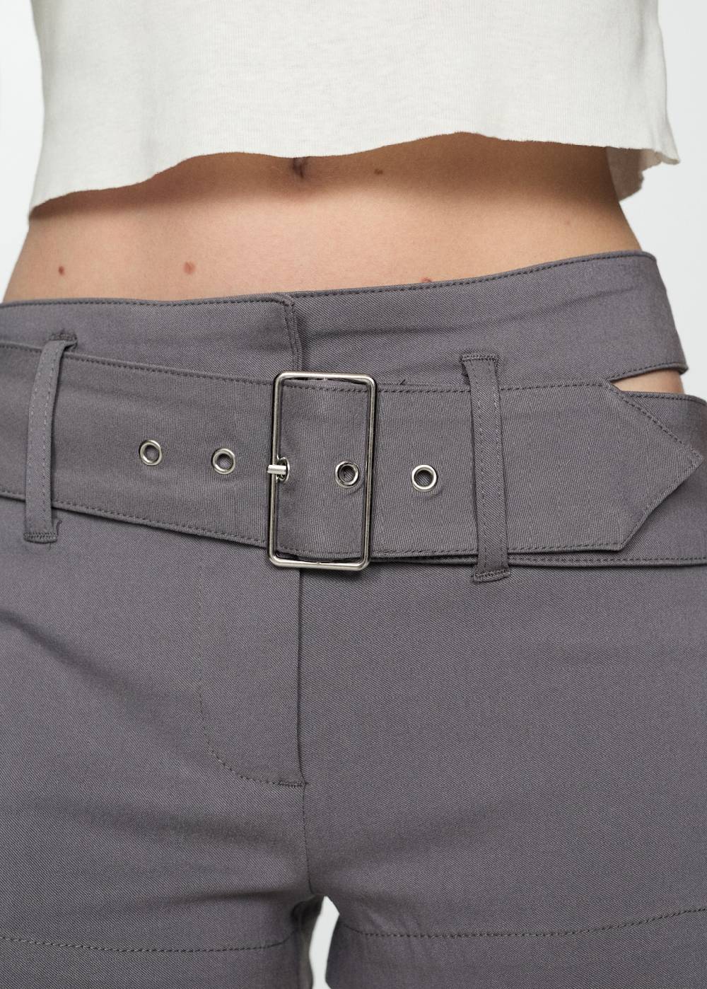 Mango Asymmetrische Shorts mit Gürtel Saisonschlussverkauf