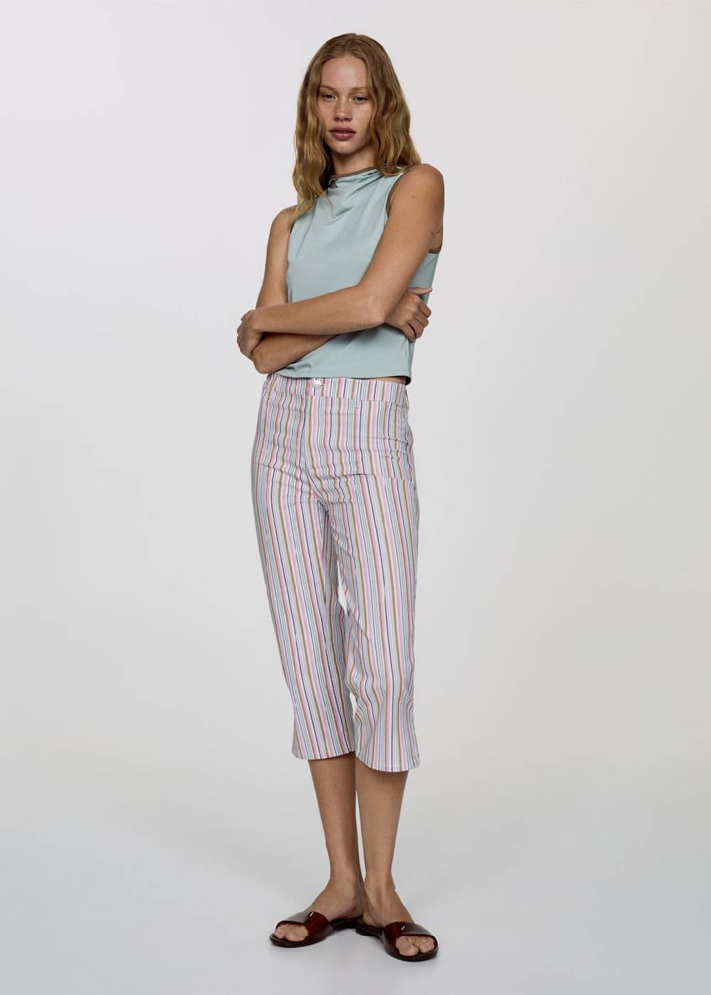 Mango Gestreifte Capri-Jeans Zeitlich begrenztes Angebot