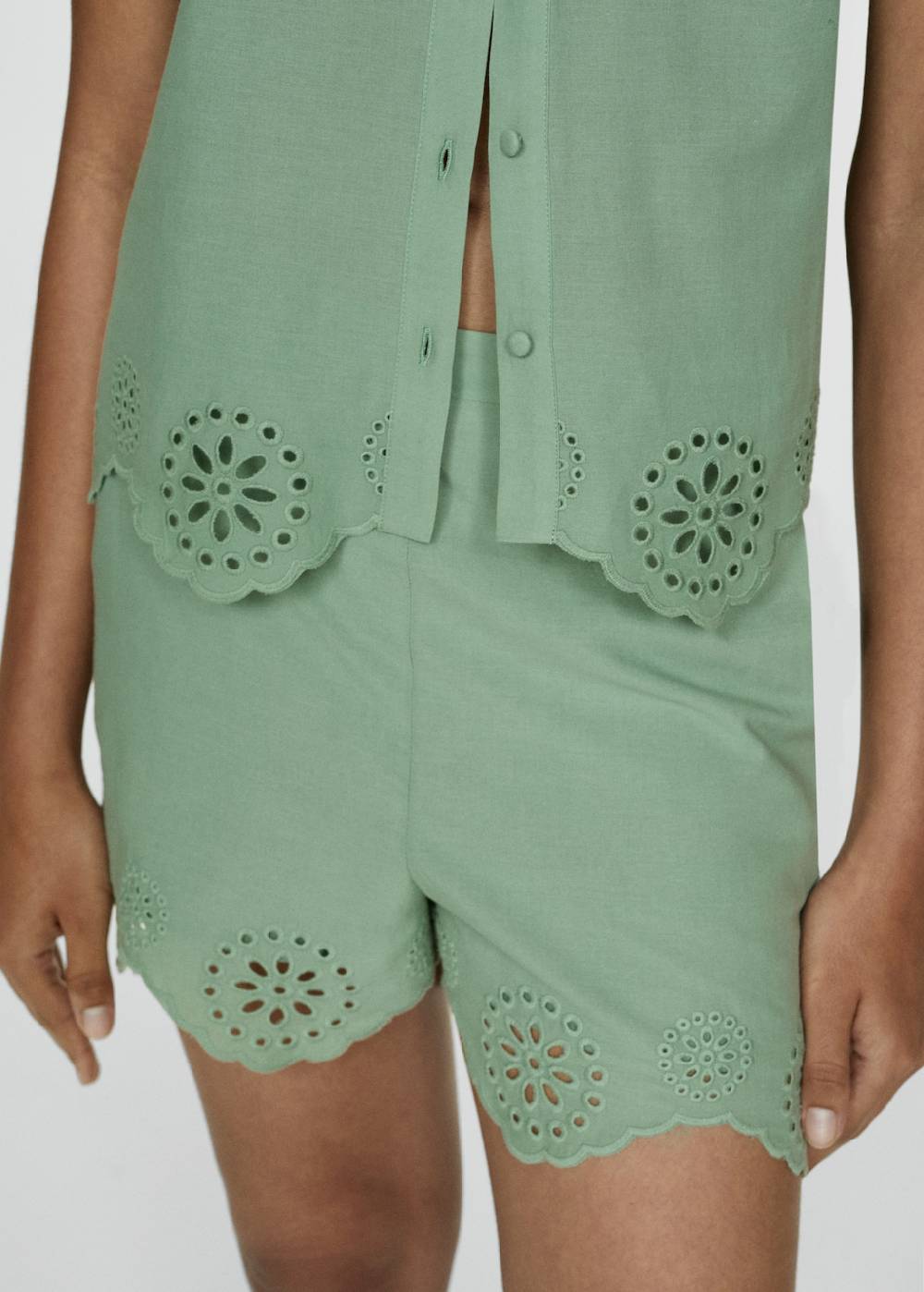 Mango Bestickte Lochstrick-Shorts Speichern exportieren