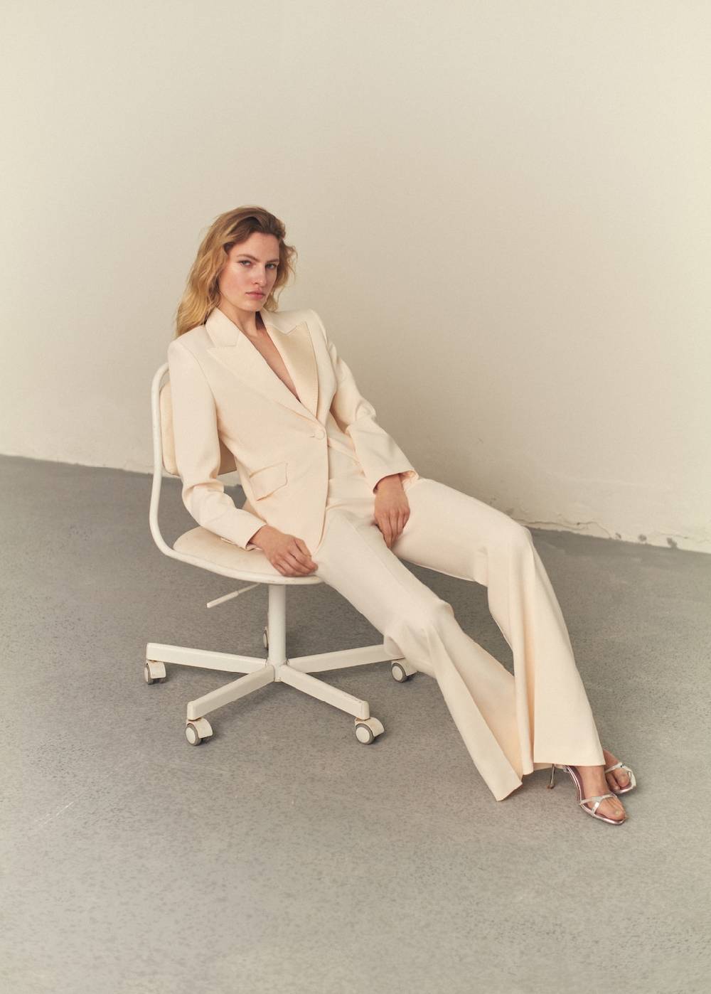 Mango Ausgestellte Hose mit hohem Bund Limitierter Zeitrabatt
