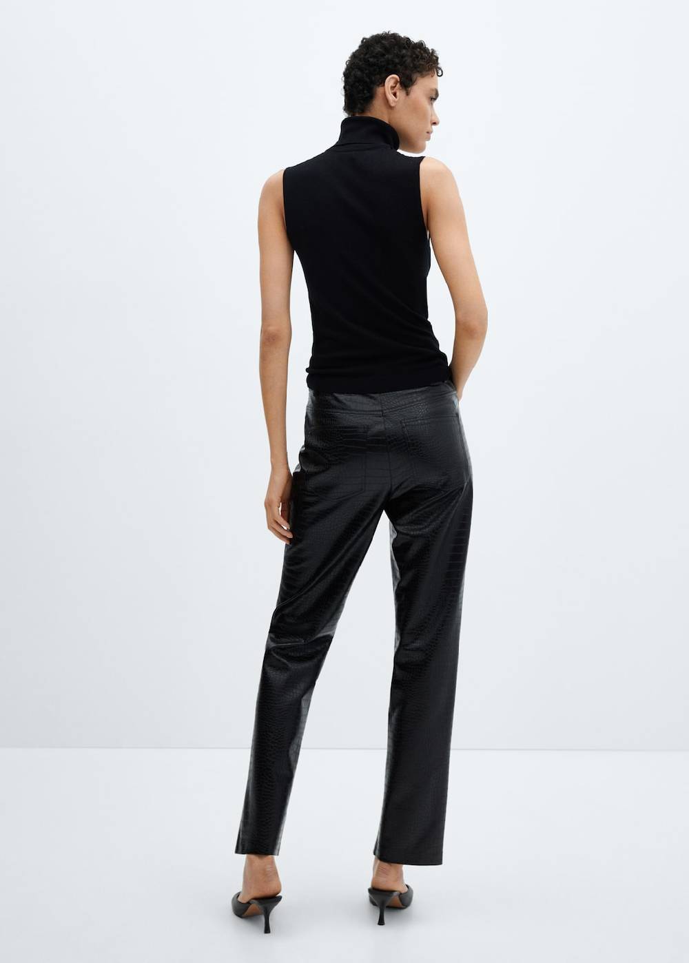 Mango Gearde Hose mit Animal-Print-Effekt Saisonale Angebote