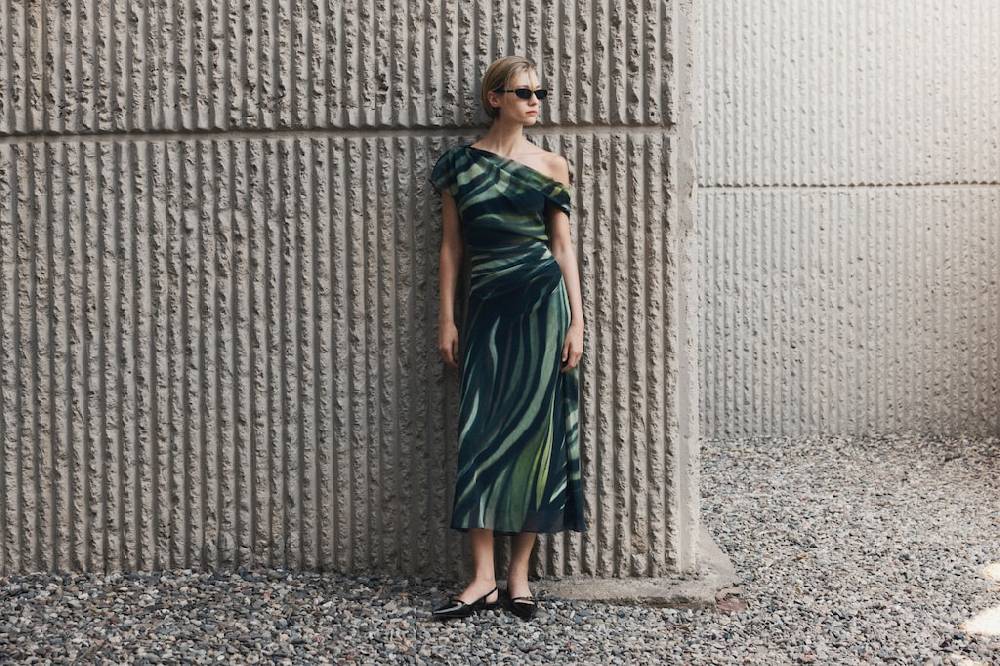 Mango Gemustertes Kleid mit drapierten Details Bis zu 65% Rabatt