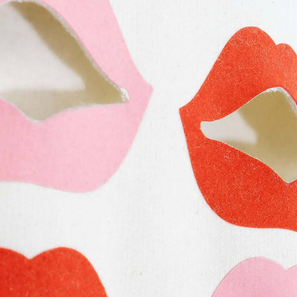 NIL+MON Crop Hoodie "Lovely Lips" Jubiläumsangebot
