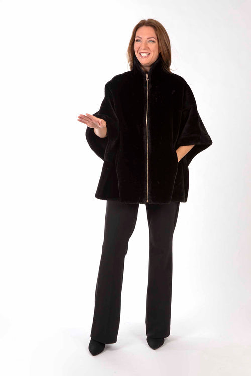 Petite M. Cape zum Wenden in Lammfell Imitat Schwarz Cyber Monday