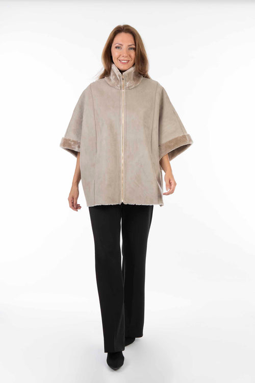 Petite M. Cape zum Wenden in Kunstlammfell Kostenloser Versand international