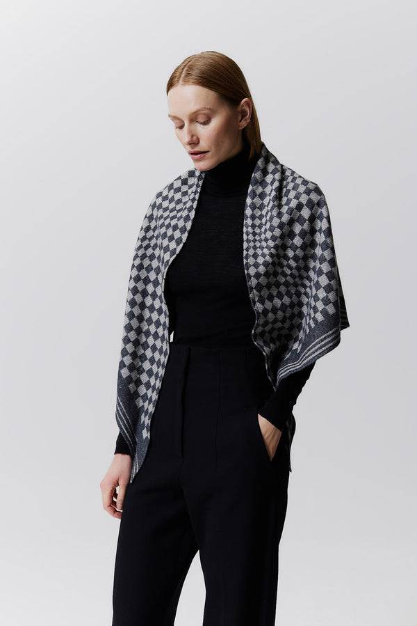 Prinz Berlin Kaschmir Triangle Jacquard Schwarz 50% Rabatt für begrenzte Zeit