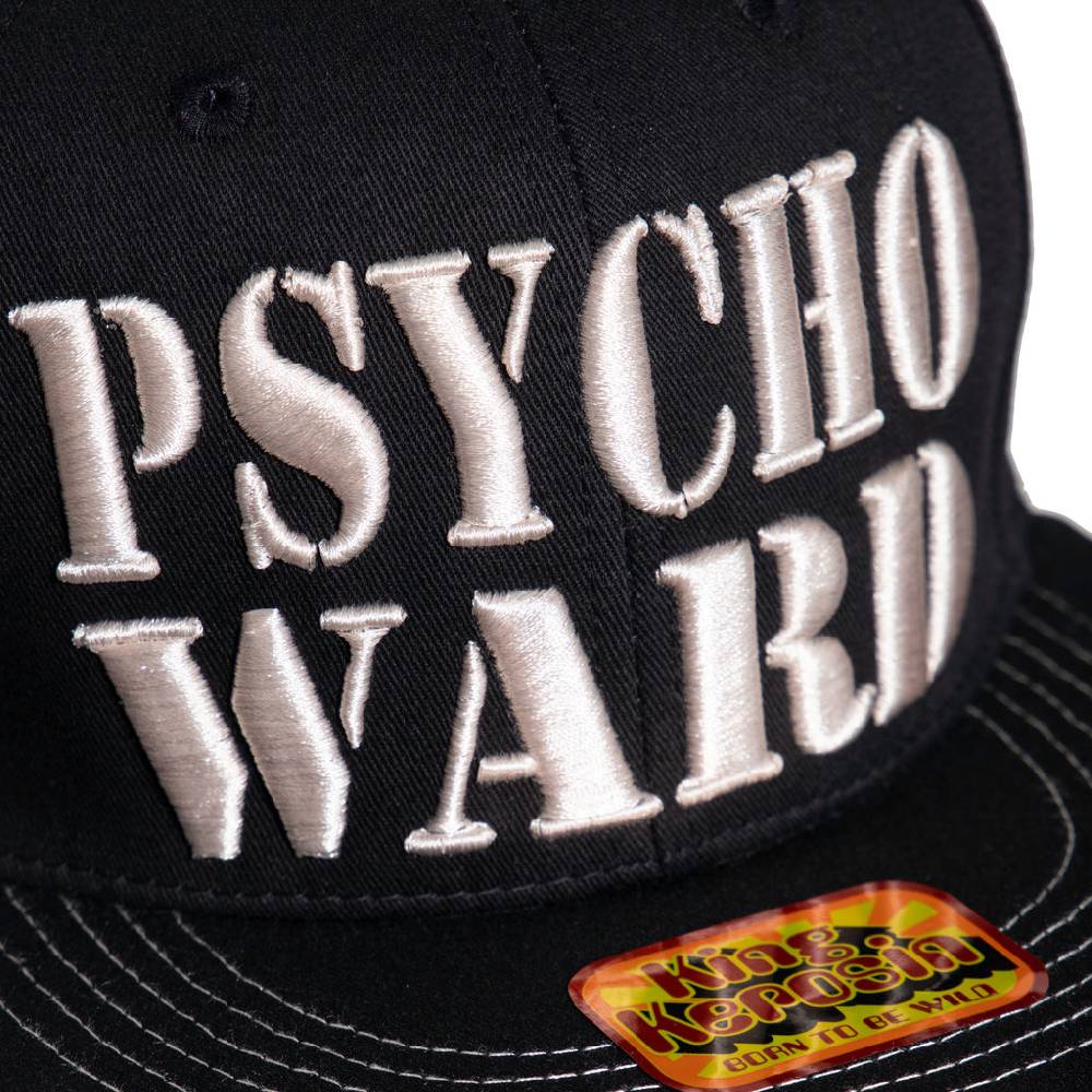 Queen Kerosin Flat Brim Cap «Psycho Ward» 50% Rabatt mit kostenlosem Versand