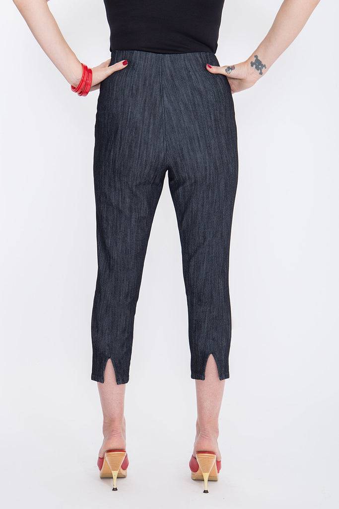 Queen Kerosin Capri Jeans mit modischen Schlitzen am Beinabschluss «Basic» Jubiläumsangebot