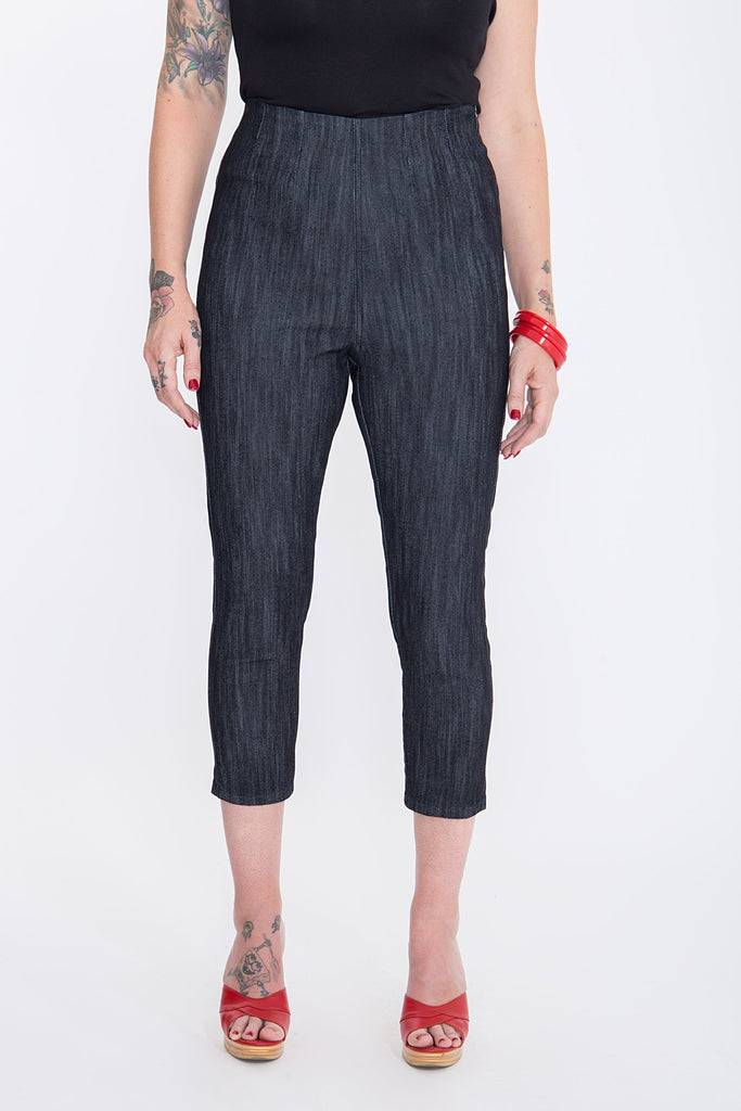 Queen Kerosin Capri Jeans mit modischen Schlitzen am Beinabschluss «Basic» Jubiläumsangebot