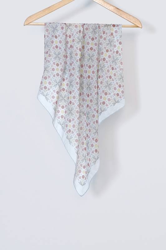 ﻿Rockmacherin Daisy Tuch 65 x 65 cm, rolliert mit Seide in buntem Print