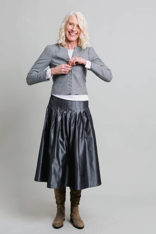 Rockmacherin Ann-Kathrin Spenzerjacke aus Leichtloden mit Rüschenabschluss am Ärmel Tiefpreis