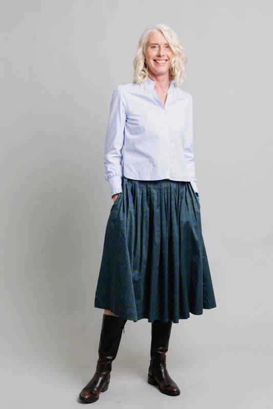 Rockmacherin Susanna Damen-Trachtenbluse mit Rüschen und modernem Ärmelschnitt Neueste Stile