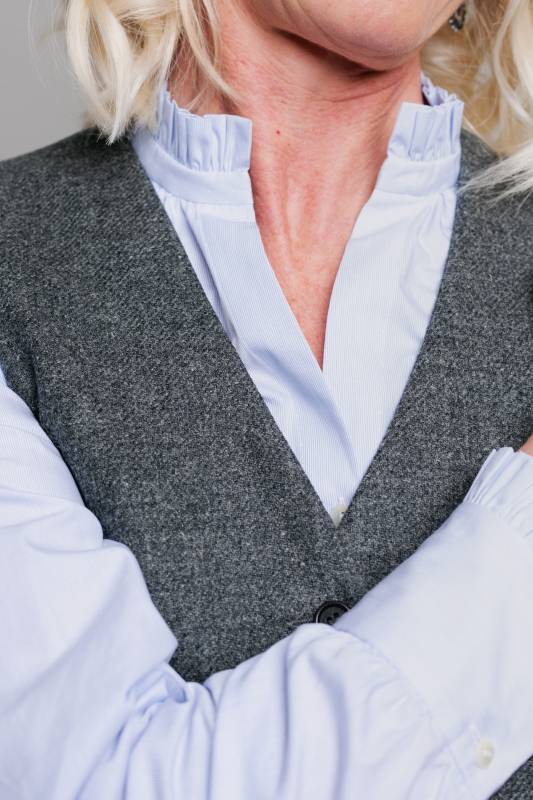 Rockmacherin Susanna Damen-Trachtenbluse mit Rüschen und modernem Ärmelschnitt Neueste Stile