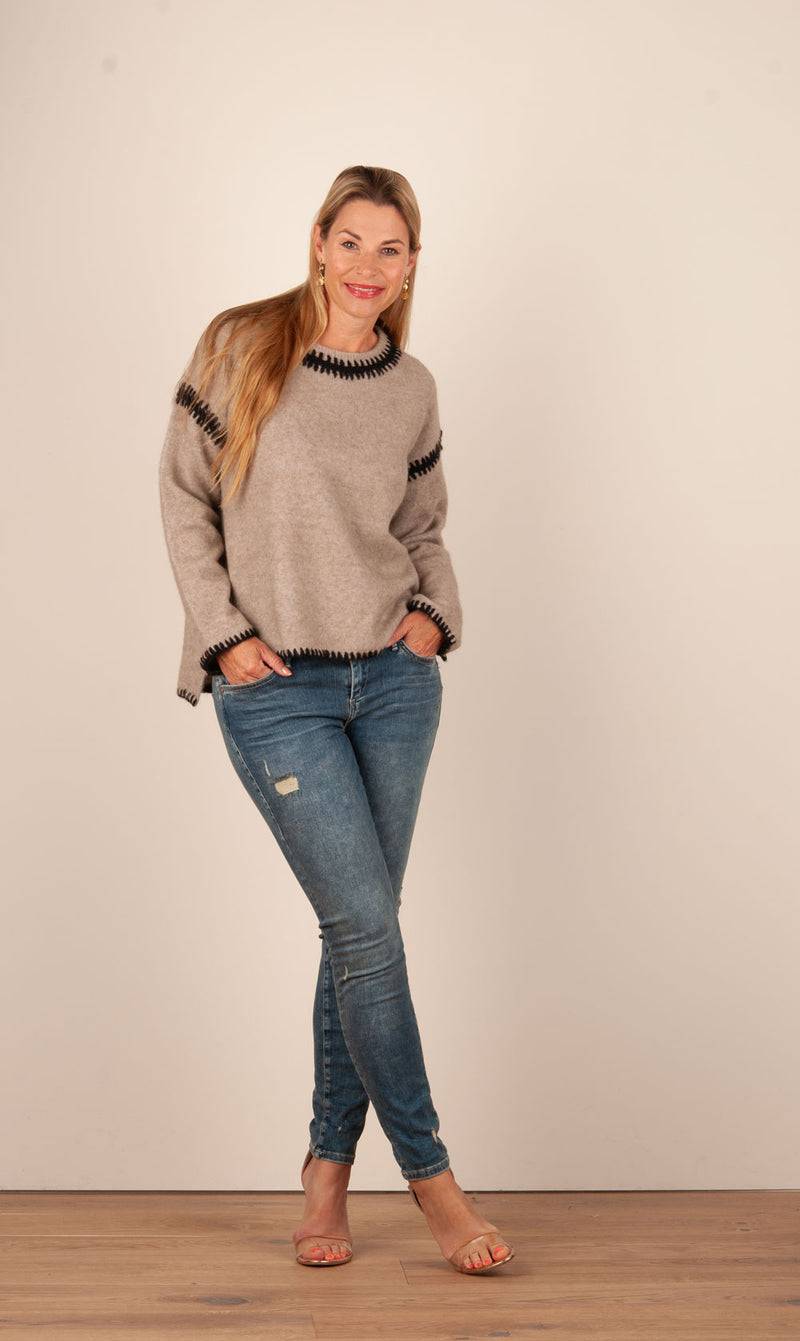 Grace Pullover Beige | Schwarz Im Verkauf