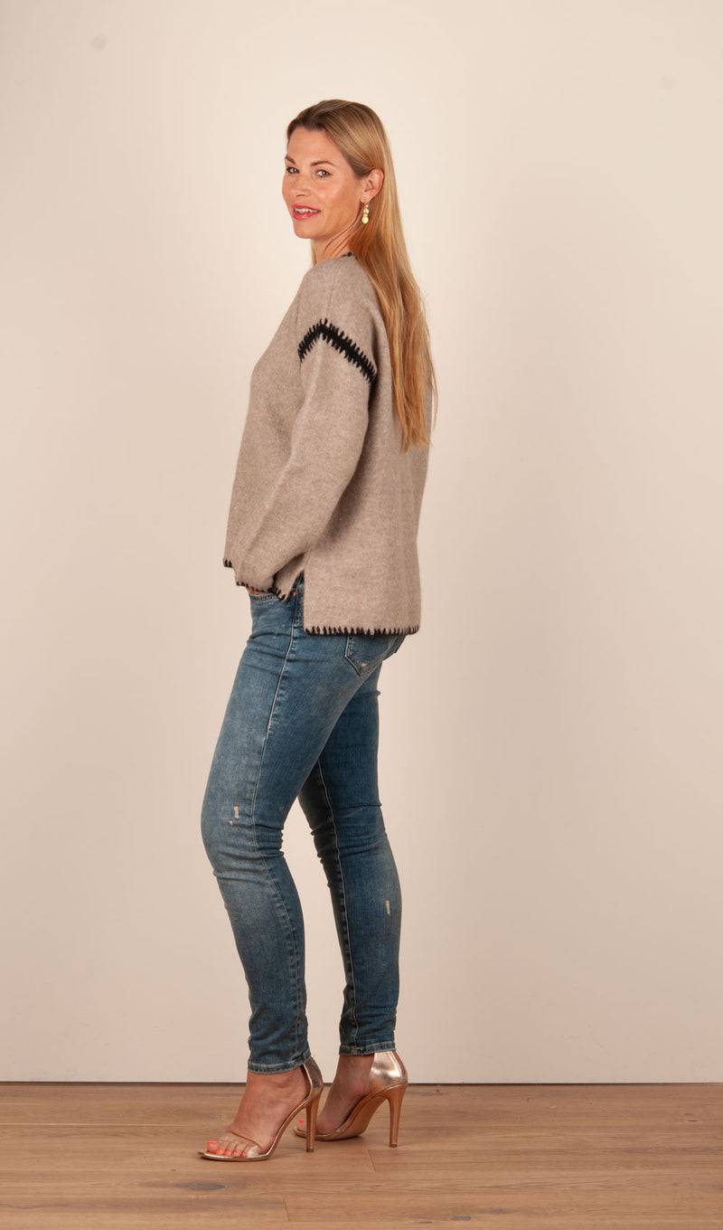 Grace Pullover Beige | Schwarz Im Verkauf