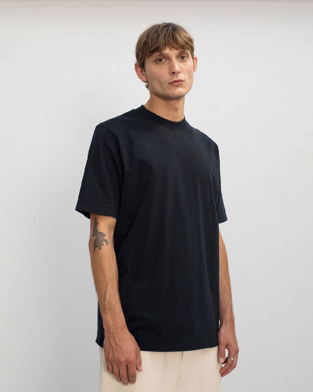 Rotholz Basic T-Shirt mit breitem Kragen Bio Baumwolle - Schwarz Vatertagsangebot