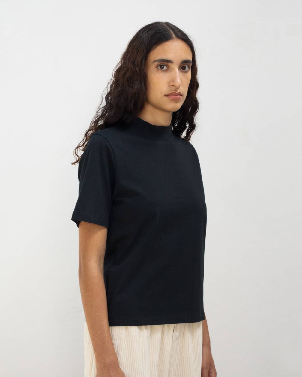 Rotholz Basic T-Shirt mit breitem Kragen Bio Baumwolle - Schwarz VIP-Rabatte