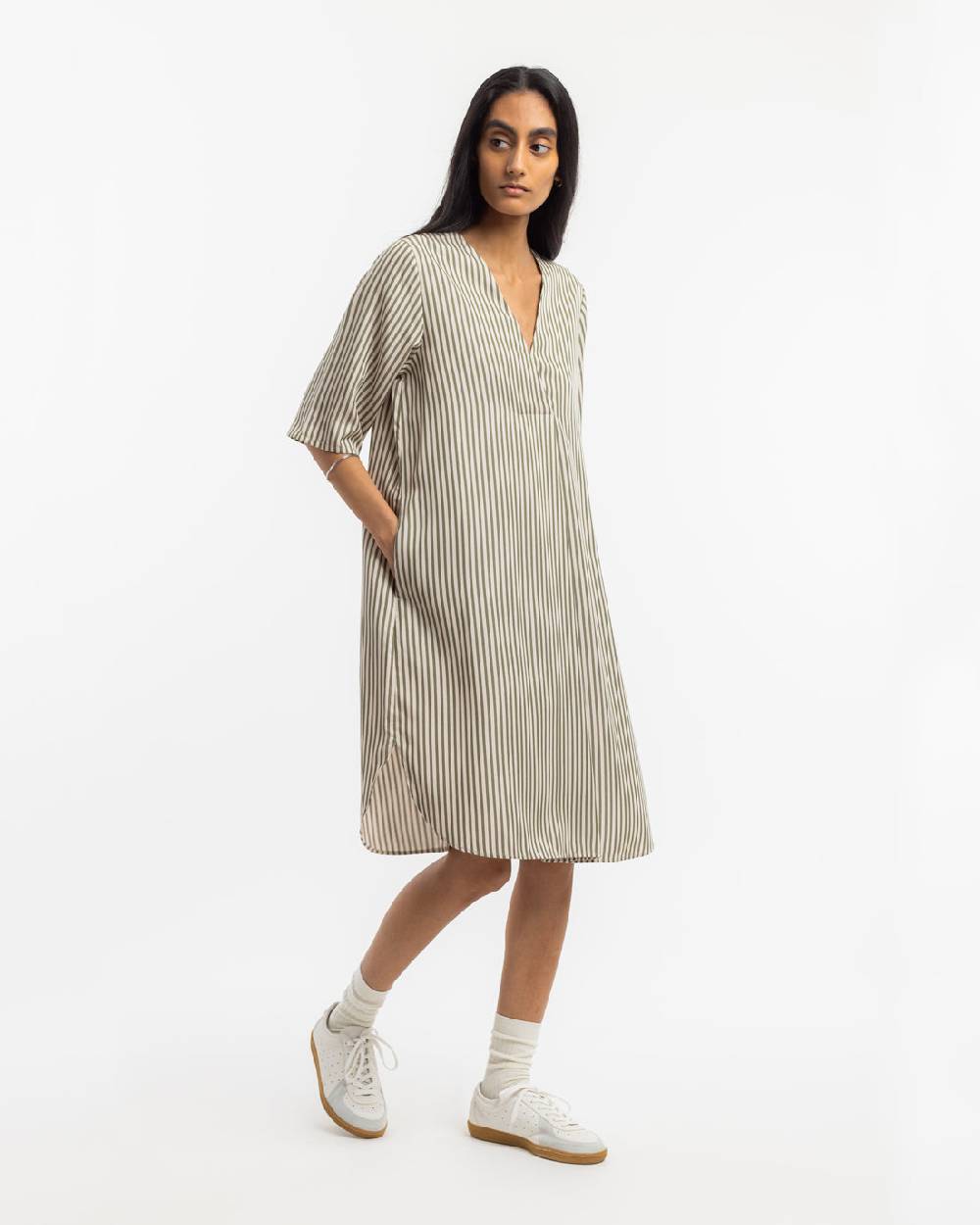 Rotholz Kaftan Kleid aus Lyocell - Oliv Gestreift Rabatte dieses Monats