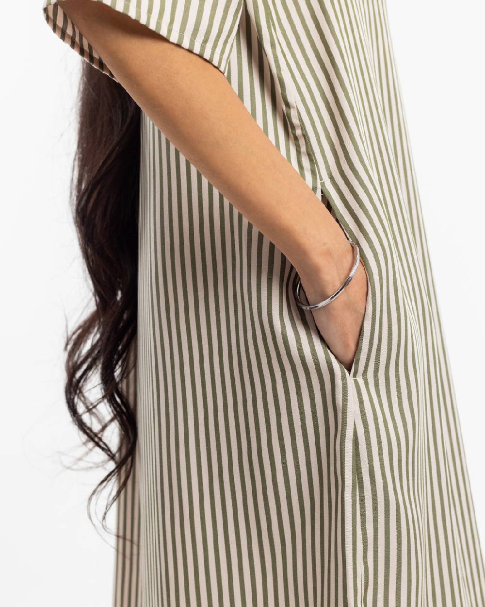 Rotholz Kaftan Kleid aus Lyocell - Oliv Gestreift Rabatte dieses Monats