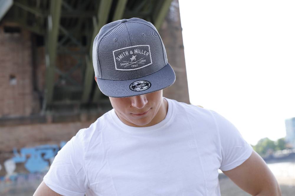 Smith & Miller Lambert Unisex Flat Snapback Cap, charcoal Saisonale Angebote