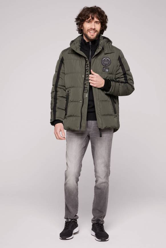 Soccx Lange Steppjacke mit Kapuze und Rücken-Artwork medium khaki Auslauf