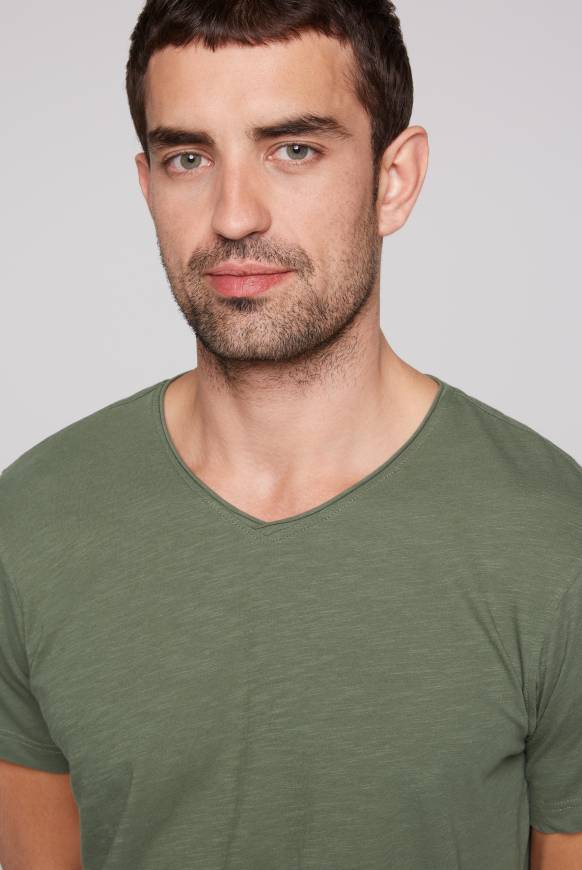 Soccx Basic T-Shirt V-Neck mit Used-Kante green olive Speichern exportieren