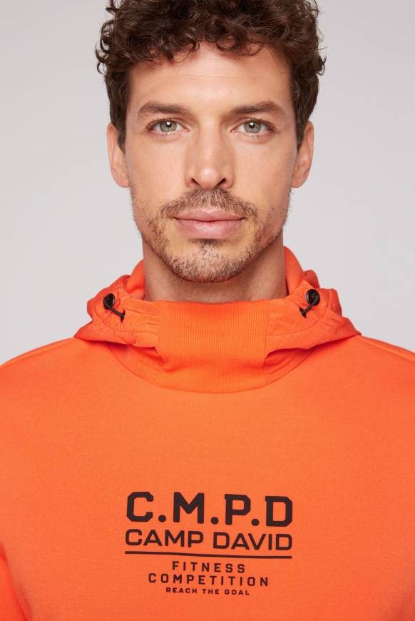 Soccx Hoodie im Materialmix mit Artwork und Rückentasche signal orange Vatertagsangebot