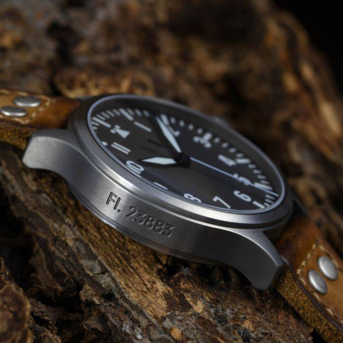 Steinhart Nav B-Uhr 47 Titan A-Muster Zentralsekunde Valentinstagsangebot