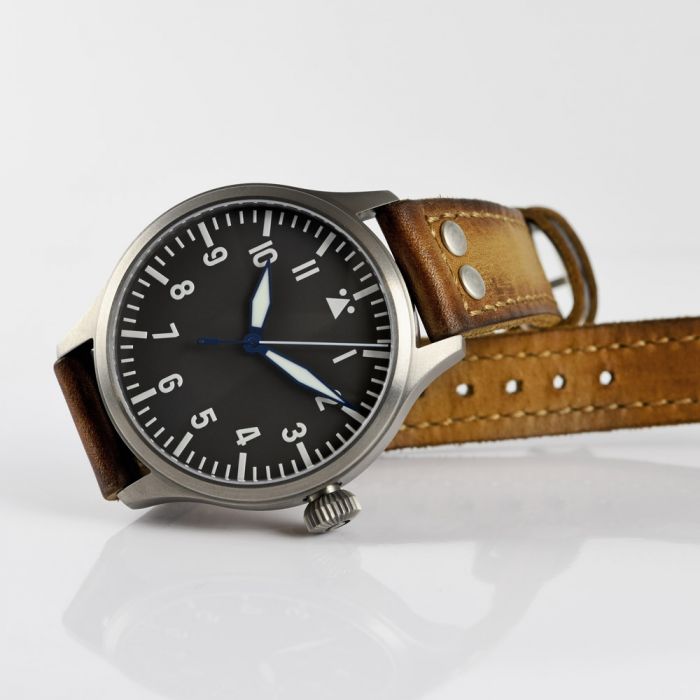 Steinhart Nav B-Uhr 44 Titan A Muster Zentralsekunde Lagerräumung