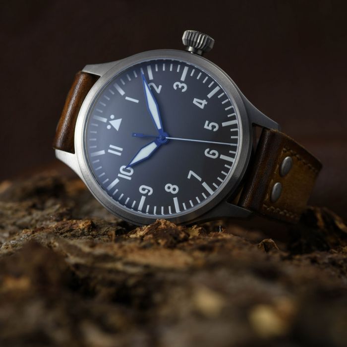Steinhart Nav B-Uhr 44 Titan A Muster Zentralsekunde Lagerräumung