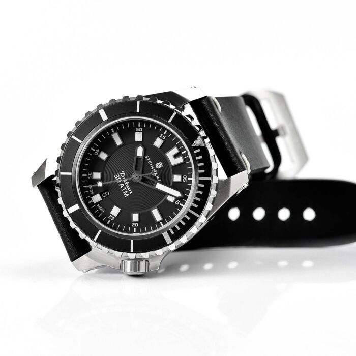 Steinhart Triton 30 ATM BLACK Taucheruhr Riesige Ersparnisse