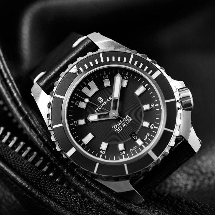 Steinhart Triton 30 ATM BLACK Taucheruhr Riesige Ersparnisse